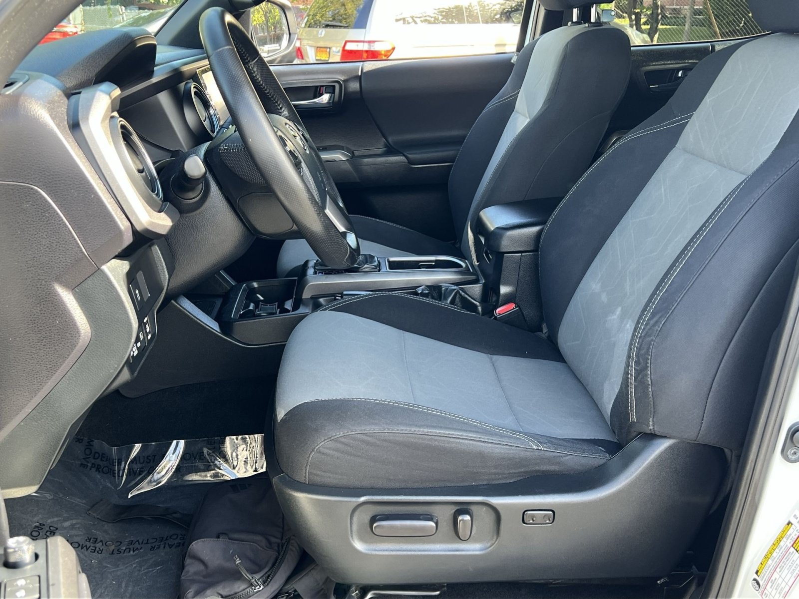 Used 2020 Toyota Tacoma TRD Off-Road w/ Technology Package AWD/4WD image 12