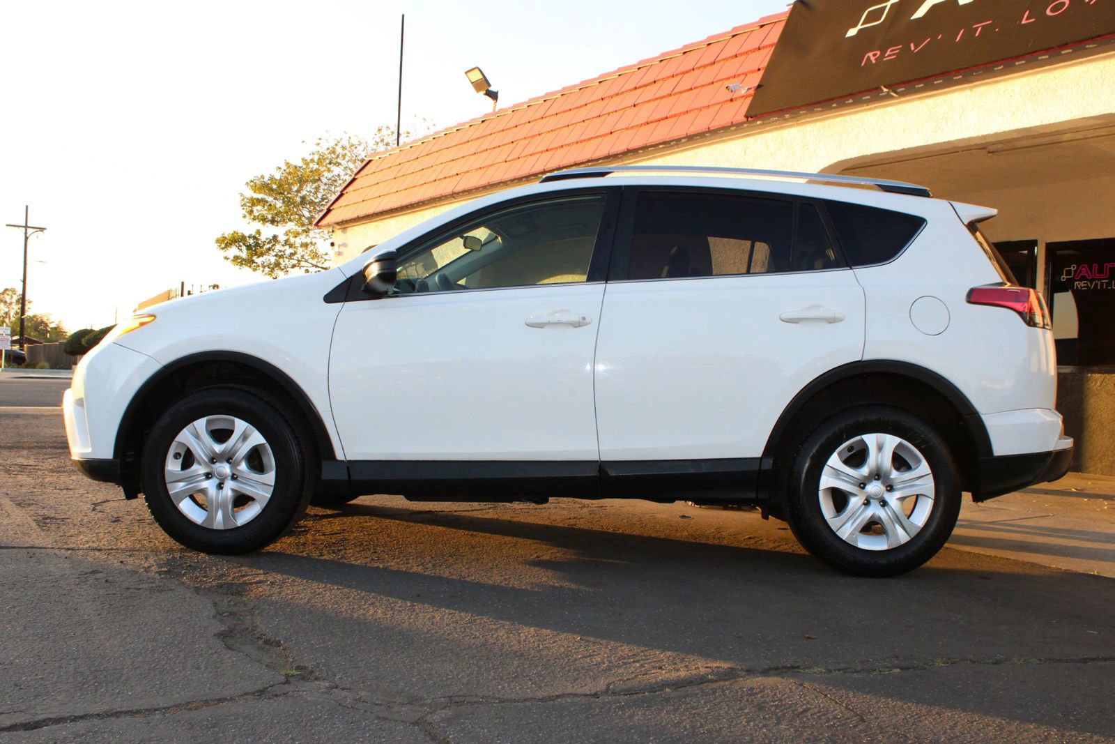 Used 2016 Toyota RAV4 LE image 28