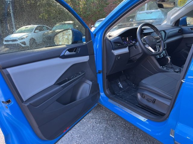 Used 2023 Volkswagen Taos SE image 4