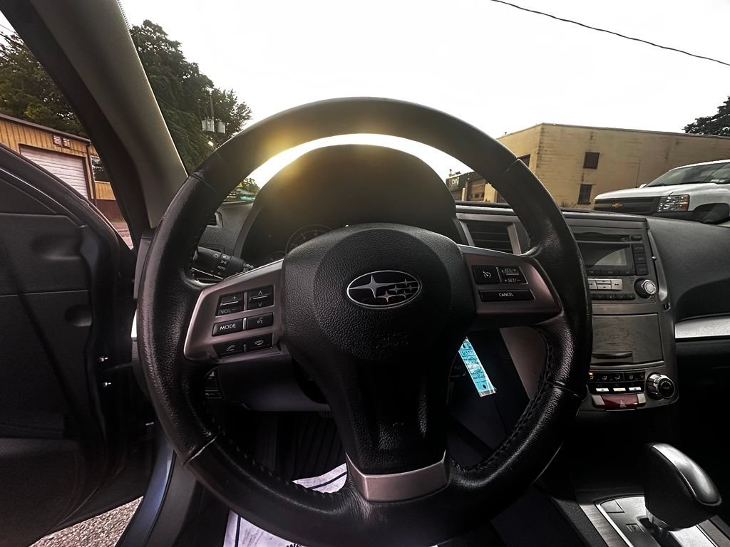 Used 2013 Subaru Outback 2.5i Premium w/ All-Weather Pkg AWD/4WD image 19