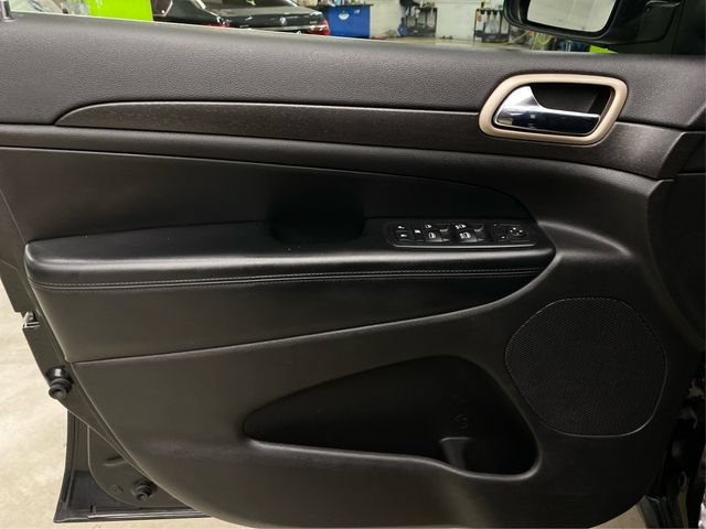 Used 2016 Jeep Grand Cherokee Laredo AWD/4WD image 25