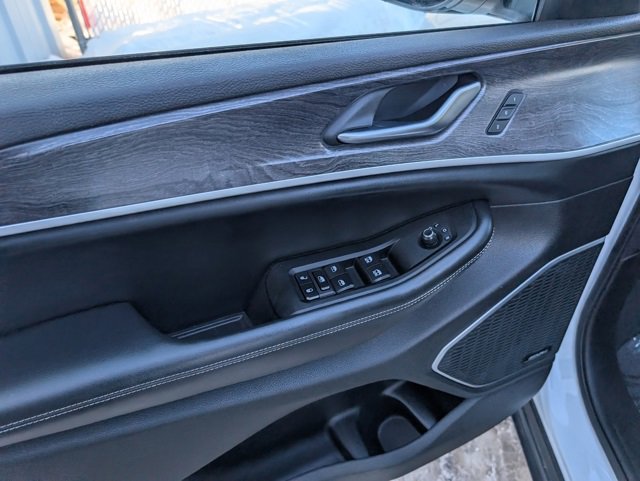 Used 2022 Jeep Grand Cherokee L Limited w/ Trailer Tow Group (B) image 10