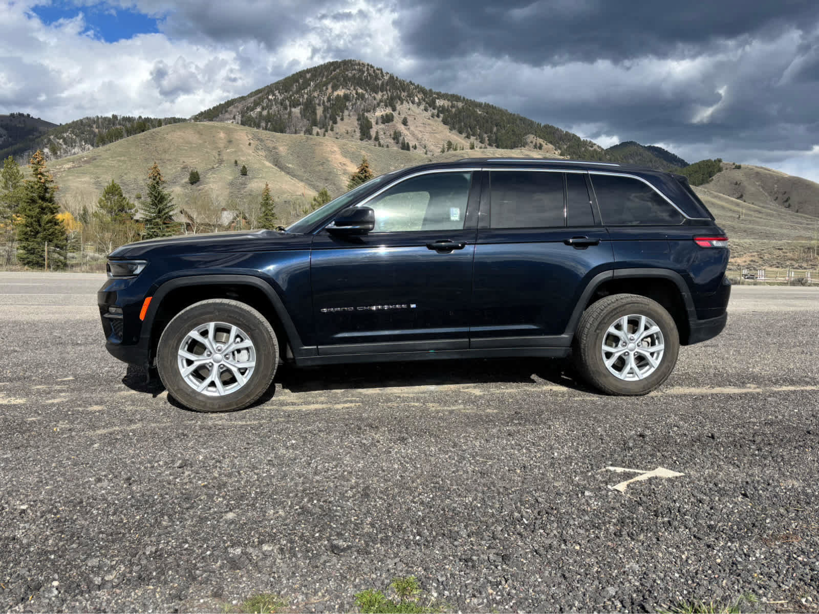New 2023 Jeep Grand Cherokee Limited w/ Luxury Tech Group II image 9