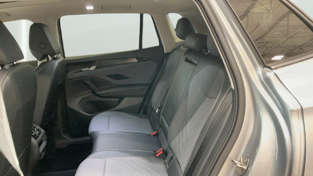 Used 2026 Volkswagen Tiguan SE AWD/4WD image 16