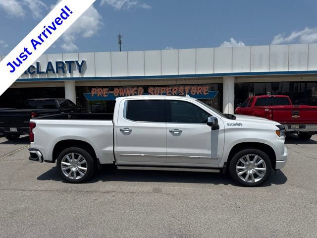 Used 2025 Chevrolet Silverado 1500 High Country w/ Technology Package AWD/4WD image 2