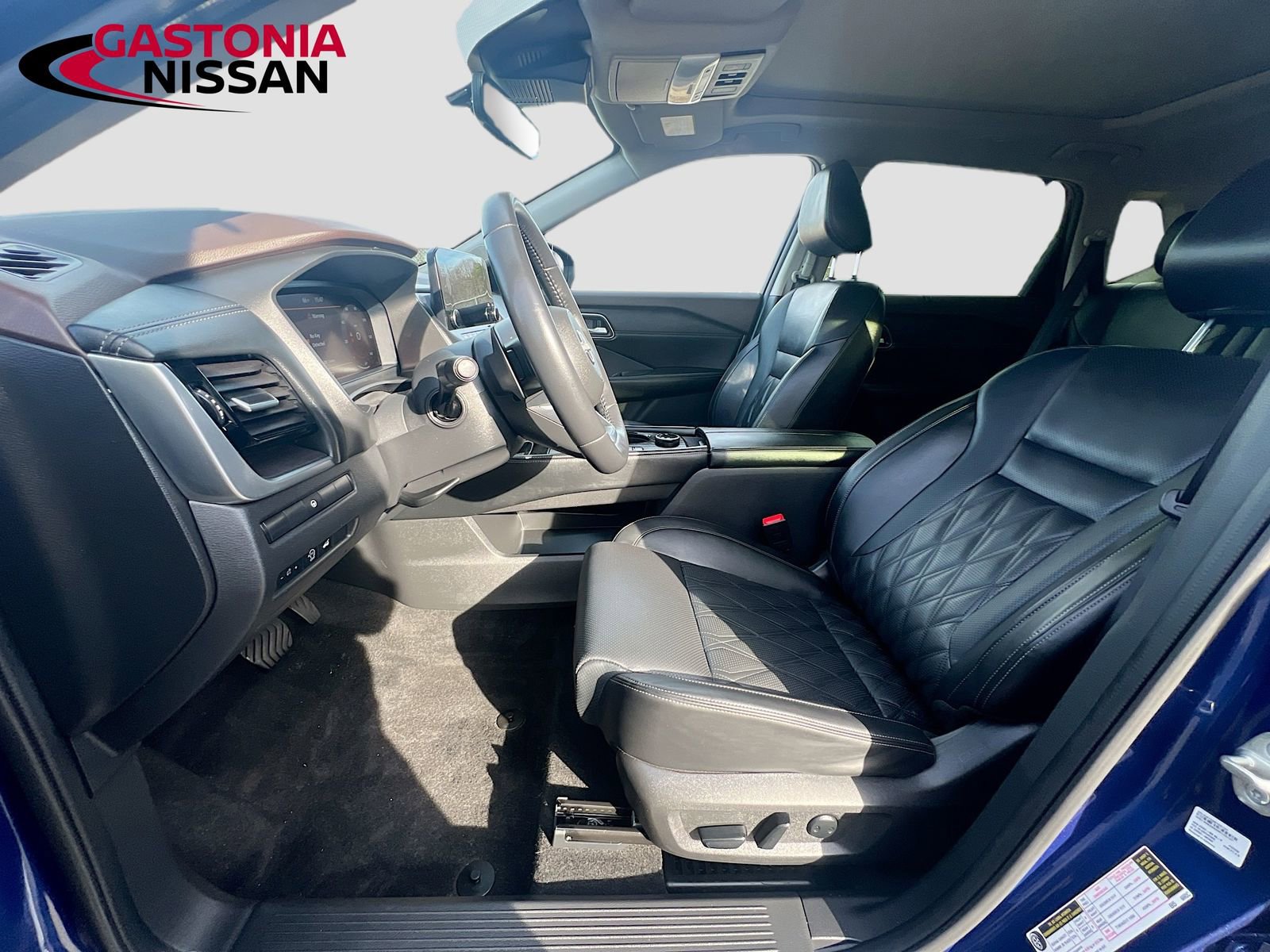 Used 2023 Nissan Rogue Platinum image 29