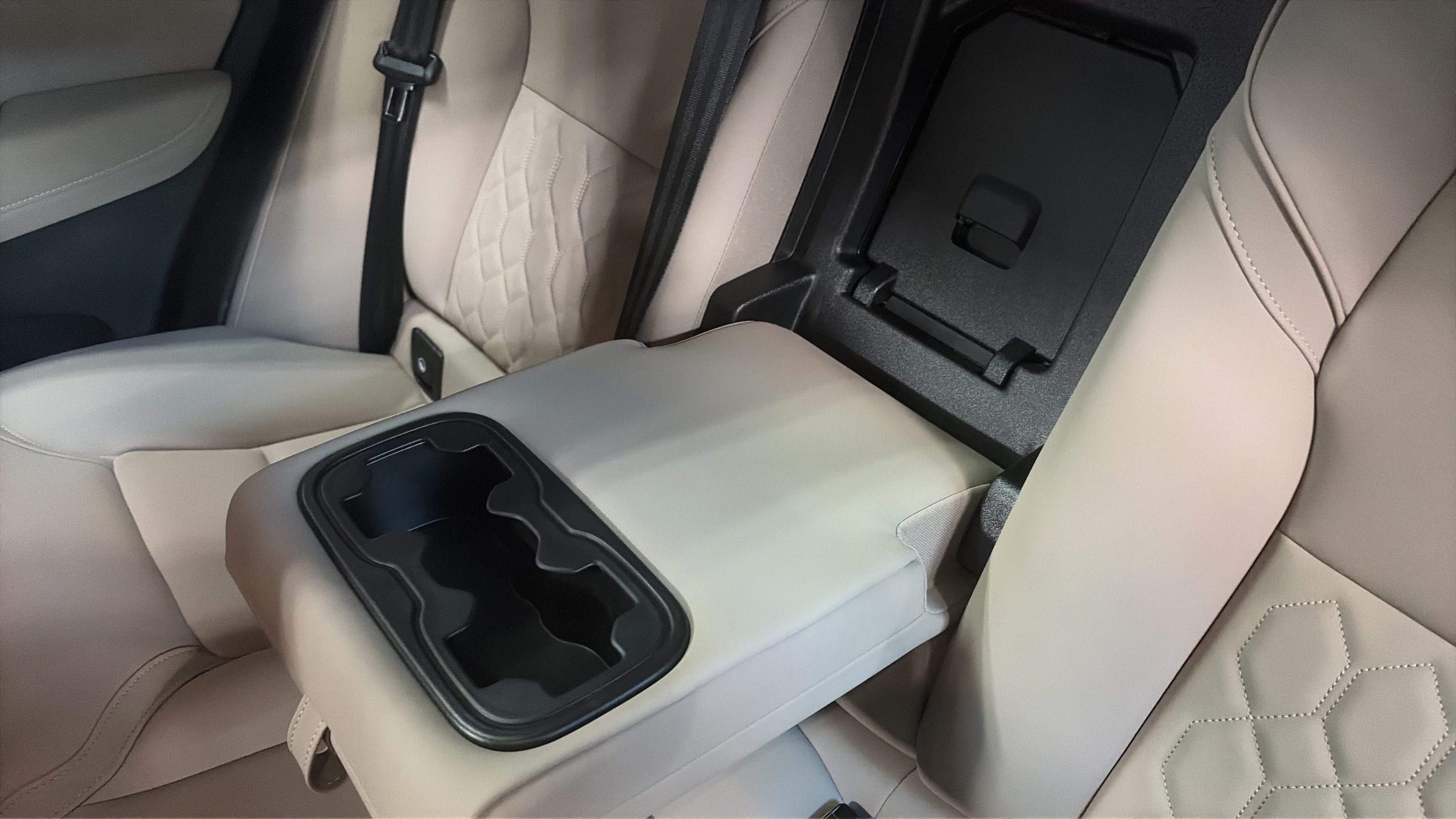 New 2027 Volvo XC60 B5 Plus AWD/4WD image 28