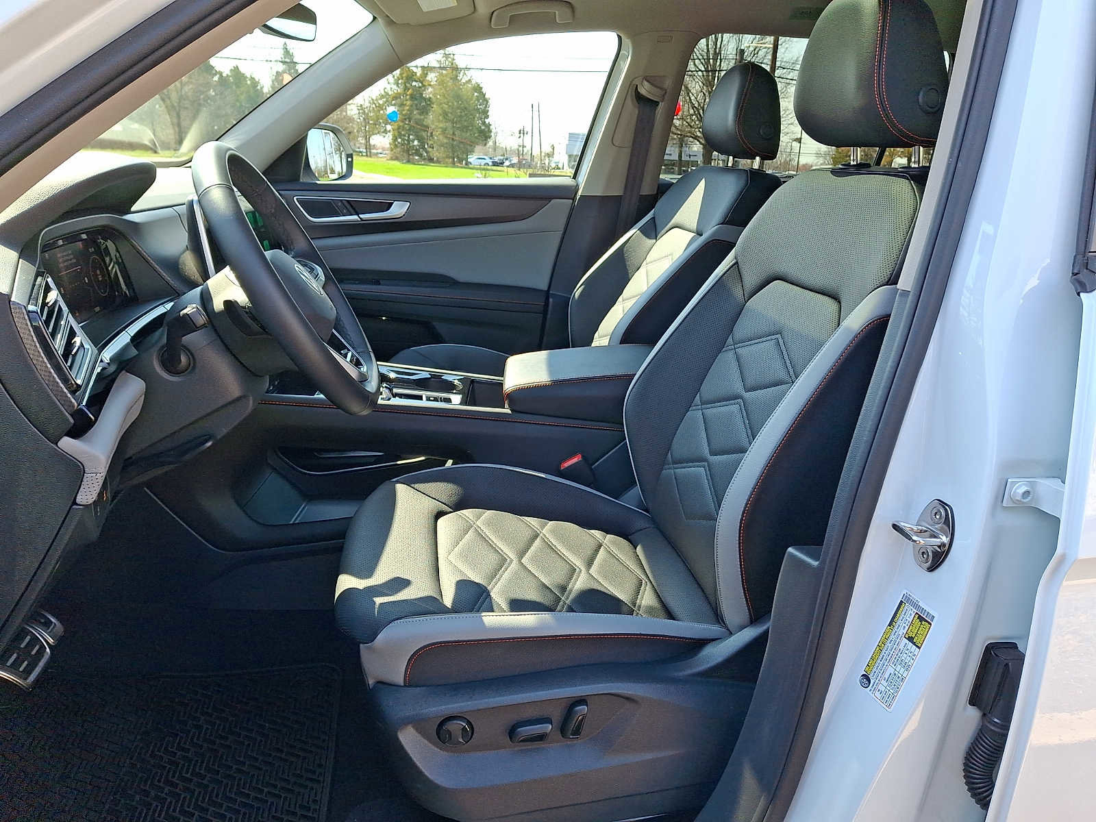 Used 2025 Volkswagen Atlas Peak Edition SE AWD/4WD image 11