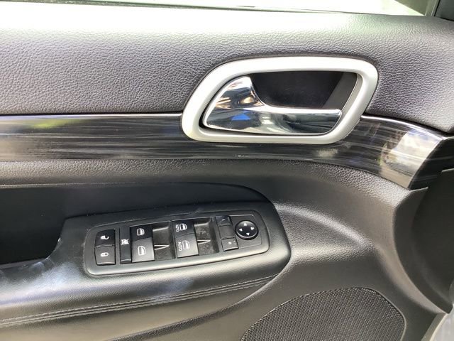 Used 2020 Jeep Grand Cherokee Altitude image 13