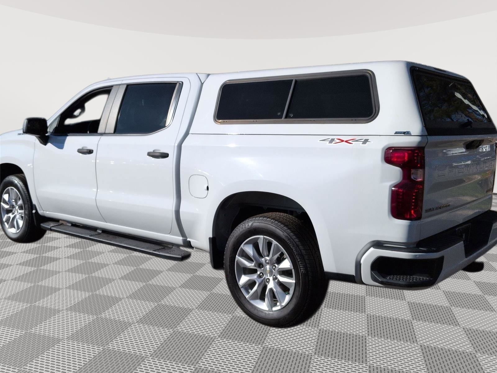 Used 2023 Chevrolet Silverado 1500 Custom image 3