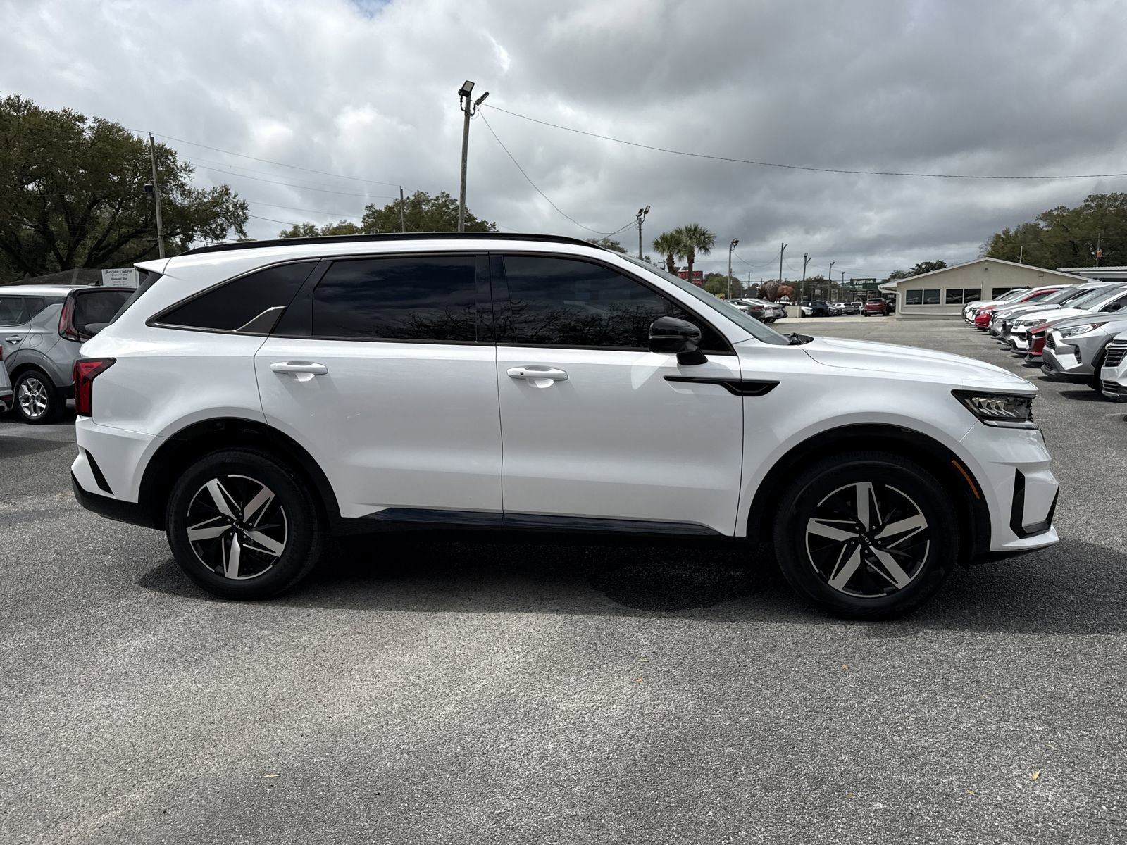 Used 2022 Kia Sorento EX w/ Panoramic Sunroof Package image 6