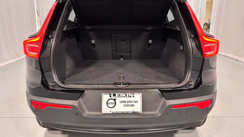 Certified 2025 Volvo XC40 B5 Plus image 30