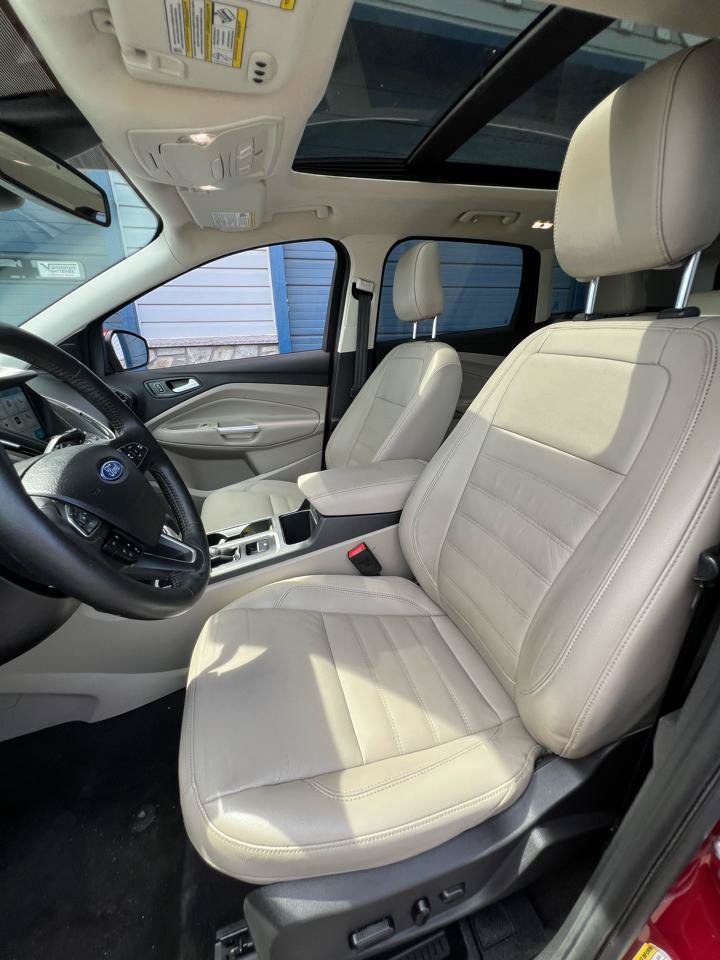 Used 2019 Ford Escape Titanium AWD/4WD image 16