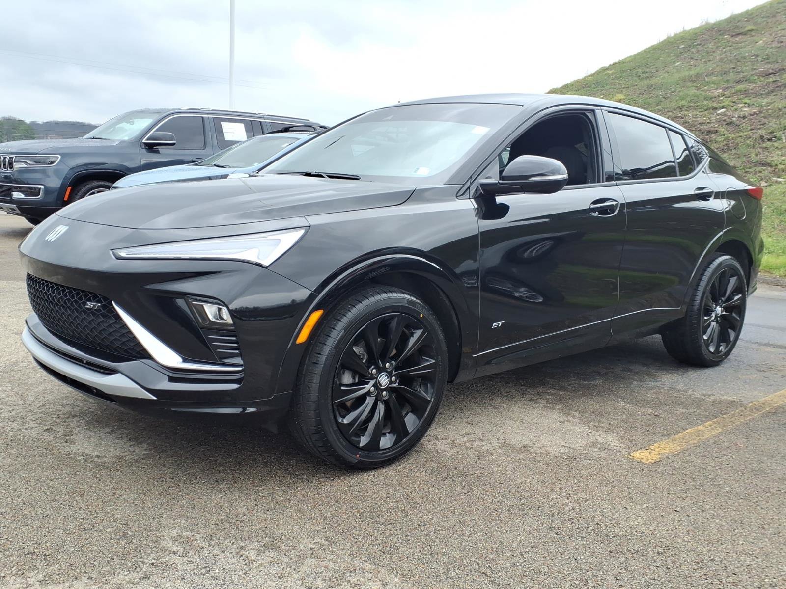 Used 2025 Buick Envista Sport Touring w/ Experience Buick Package image 3