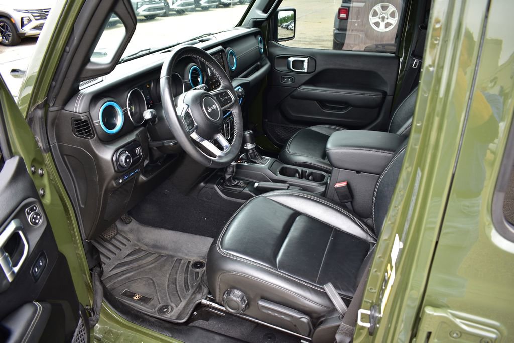 Used 2023 Jeep Wrangler Unlimited Sahara w/ Cold Weather Group AWD/4WD image 18