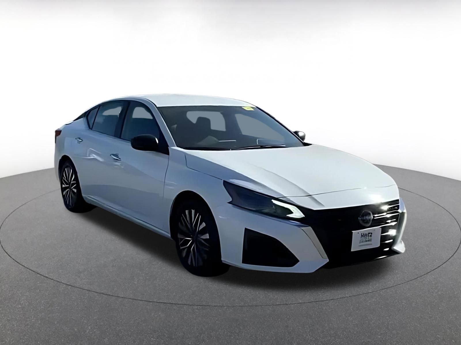 Used 2025 Nissan Altima 2.5 SV image 3