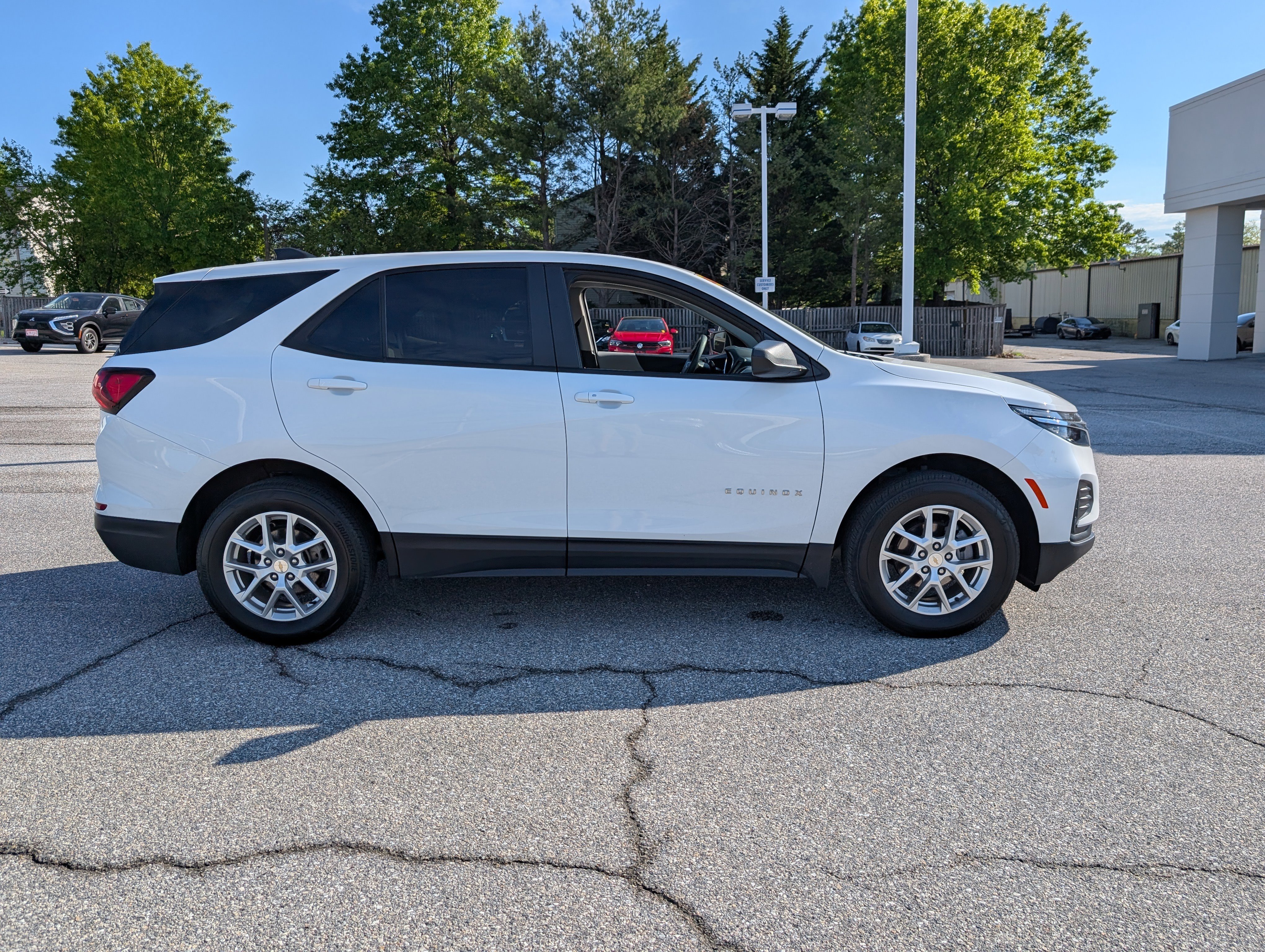 Used 2023 Chevrolet Equinox LS w/ LS Convenience Package image 3