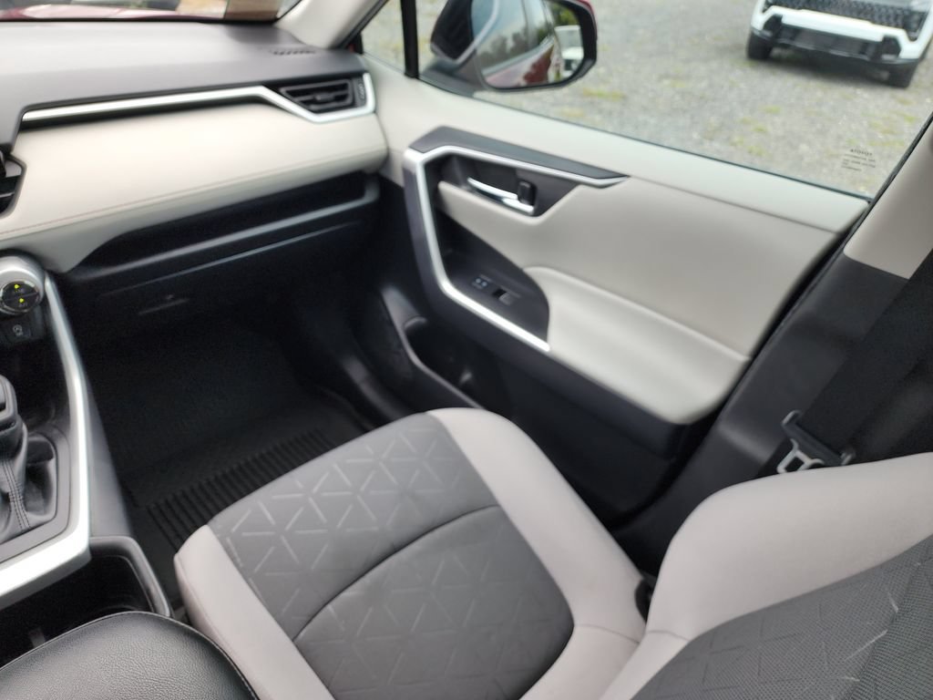 Used 2022 Toyota RAV4 XLE FWD image 20