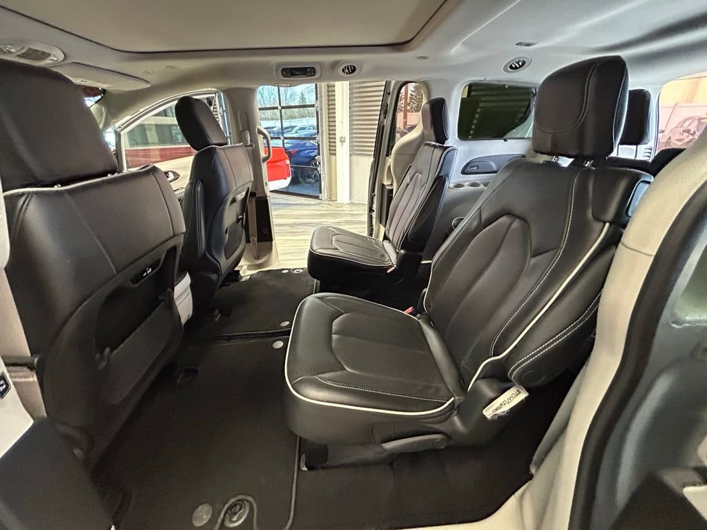 Used 2023 Chrysler Pacifica Limited image 48