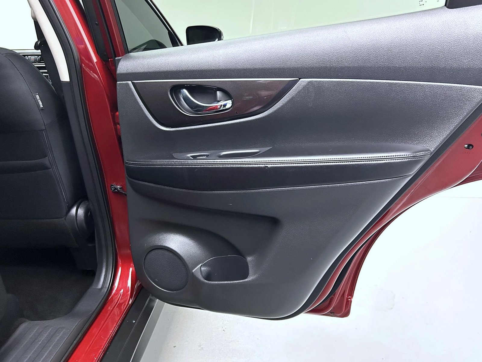 Used 2019 Nissan Rogue SV AWD/4WD image 17
