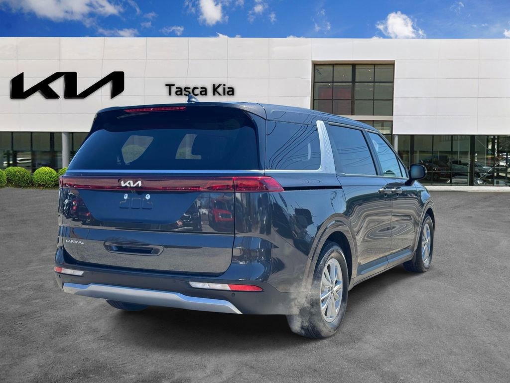 Used 2024 Kia Carnival LX image 4