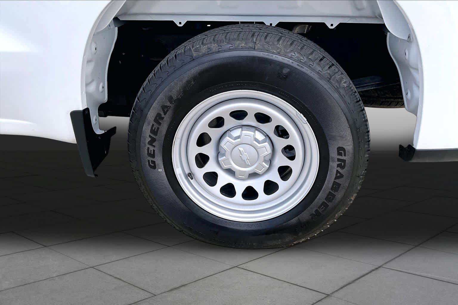 Used 2024 Chevrolet Silverado 1500 W/T w/ Trailering Package AWD/4WD image 11