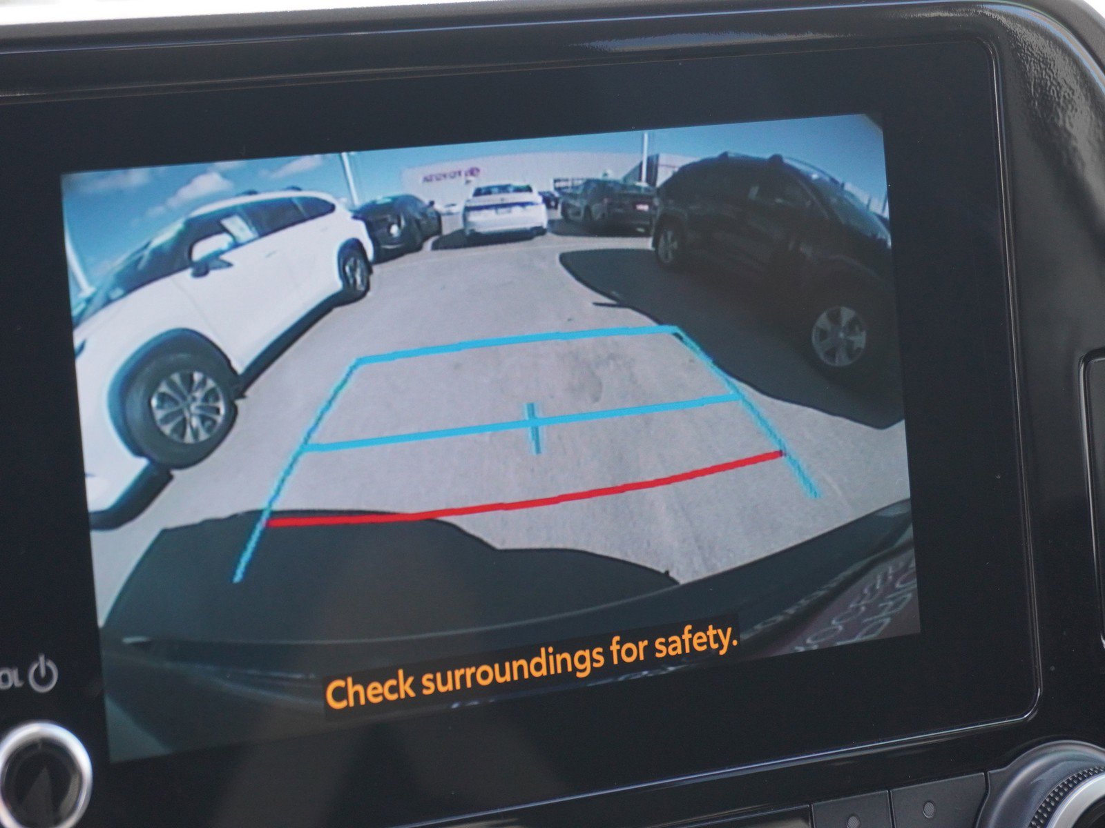 Used 2024 Toyota Highlander LE image 25