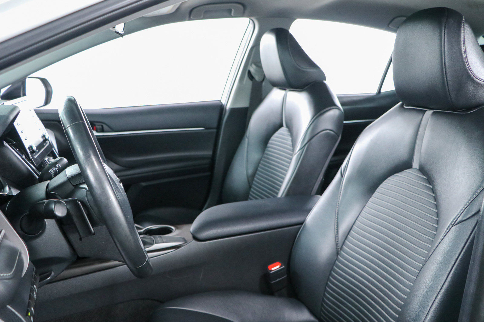 Used 2024 Toyota Camry SE FWD image 23