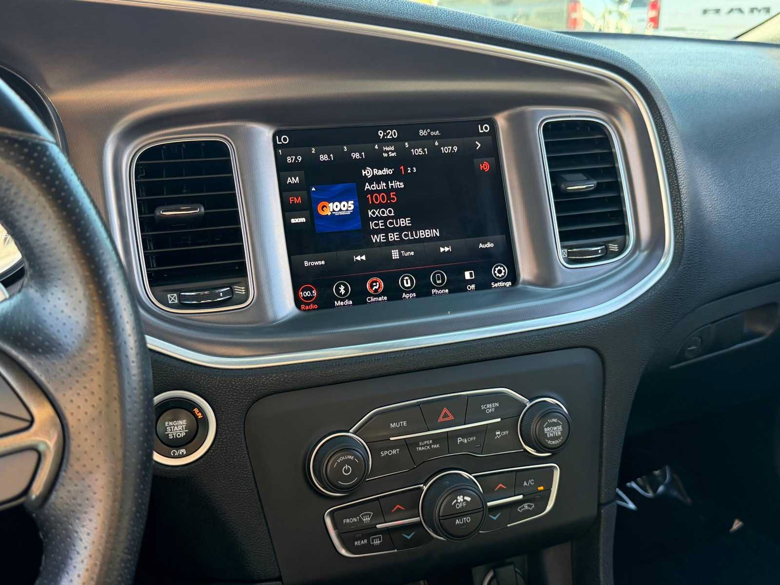 Used 2019 Dodge Charger SXT RWD image 21