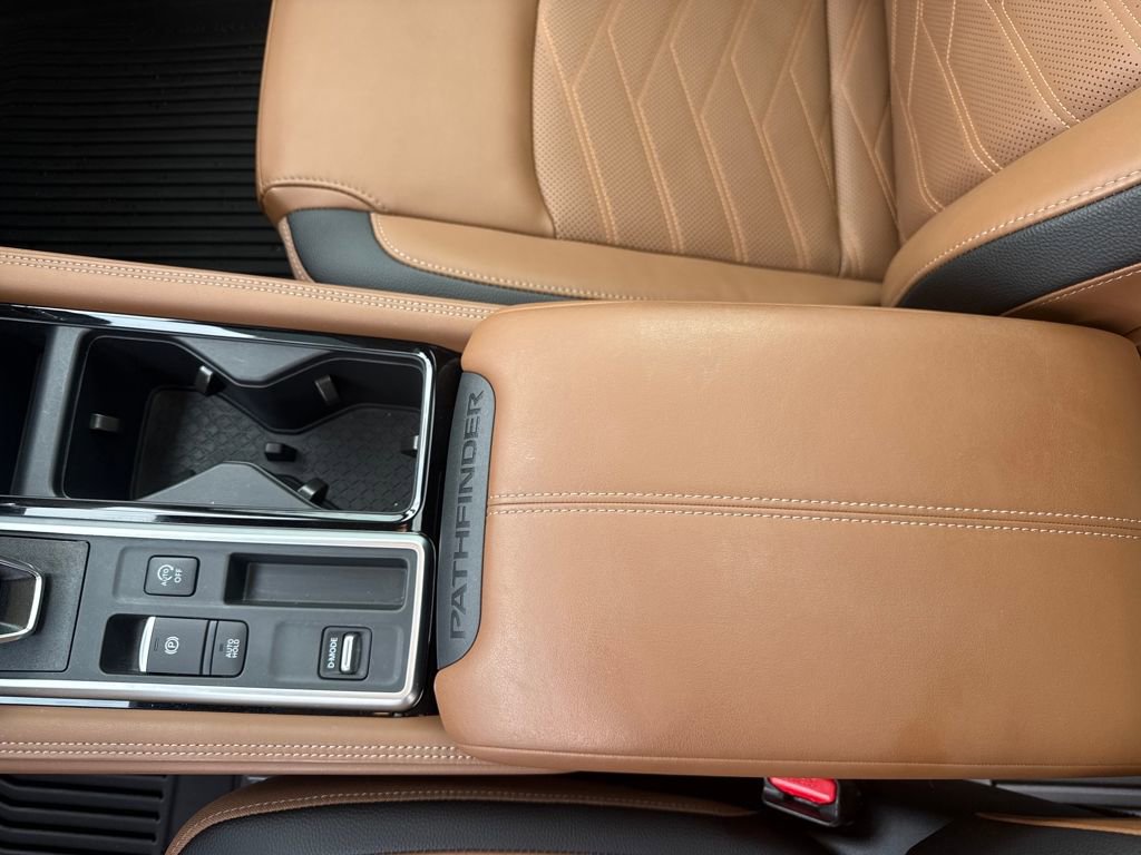 Certified 2025 Nissan Pathfinder Platinum image 30