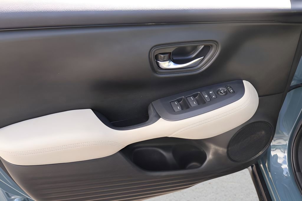 Used 2023 Honda HR-V LX image 9