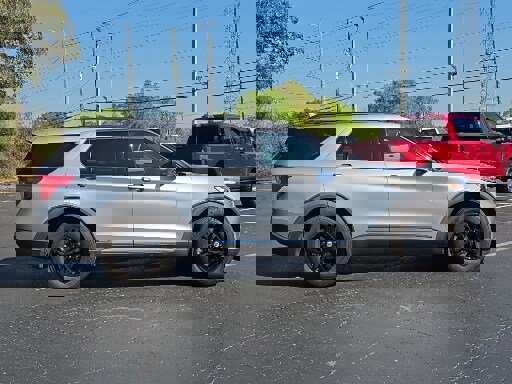 Certified 2020 Ford Explorer XLT image 3