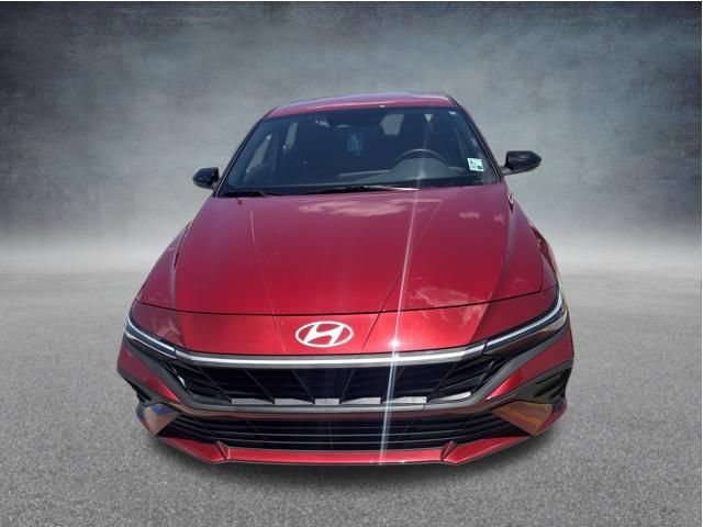 Used 2025 Hyundai Elantra Sport FWD image 3