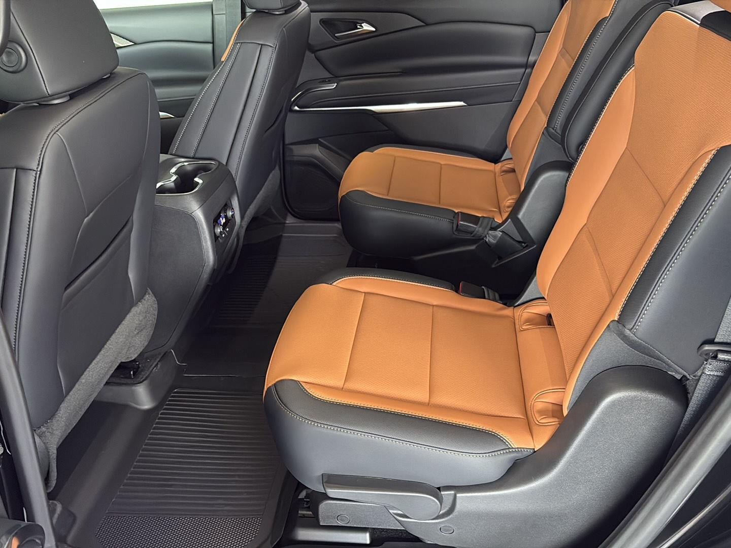 New 2027 Chevrolet Traverse Z71 w/ Driver Confidence Package AWD/4WD image 8