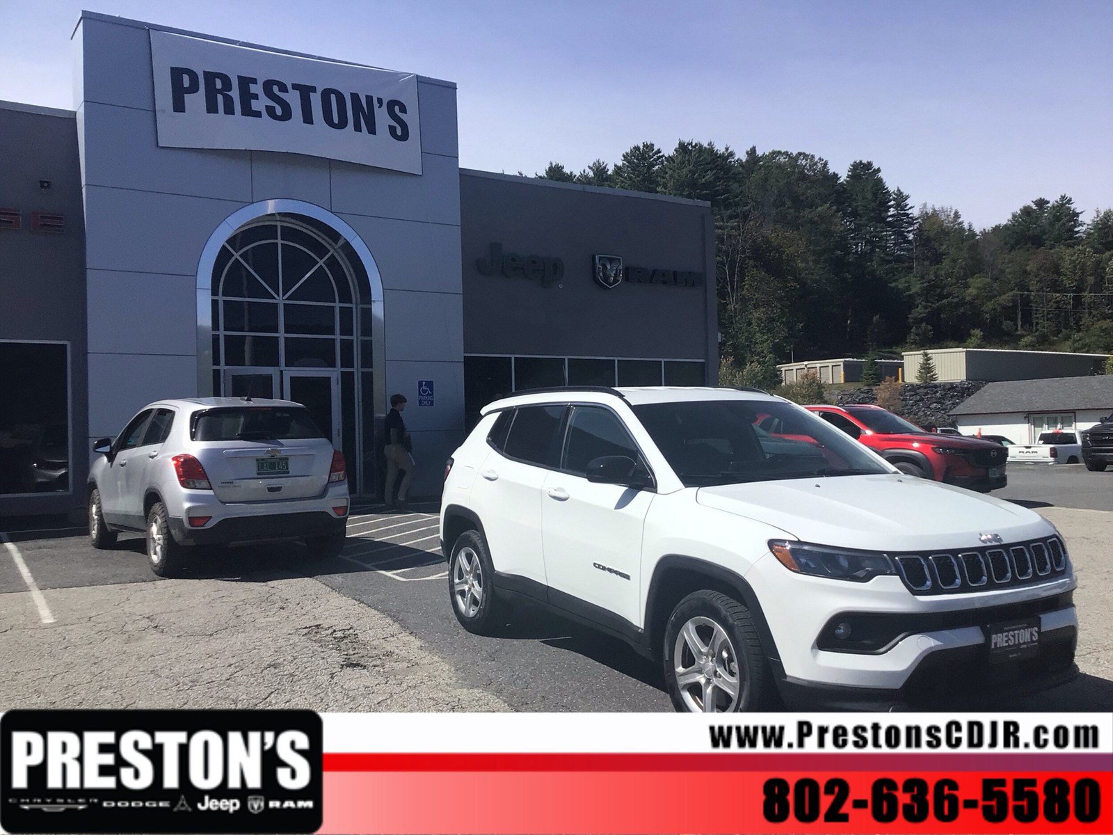 Used 2024 Jeep Compass Latitude AWD/4WD image 8