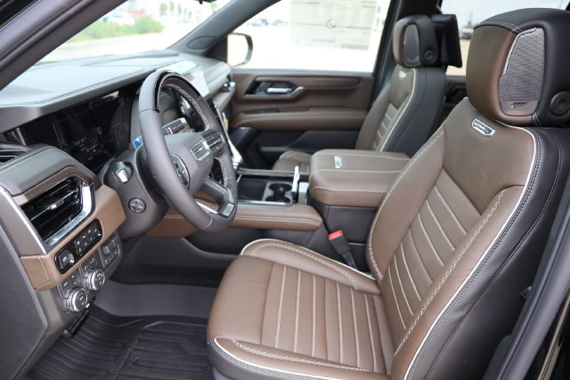 New 2026 GMC Yukon Denali Ultimate w/ LPO, Floor Liner Package AWD/4WD image 13