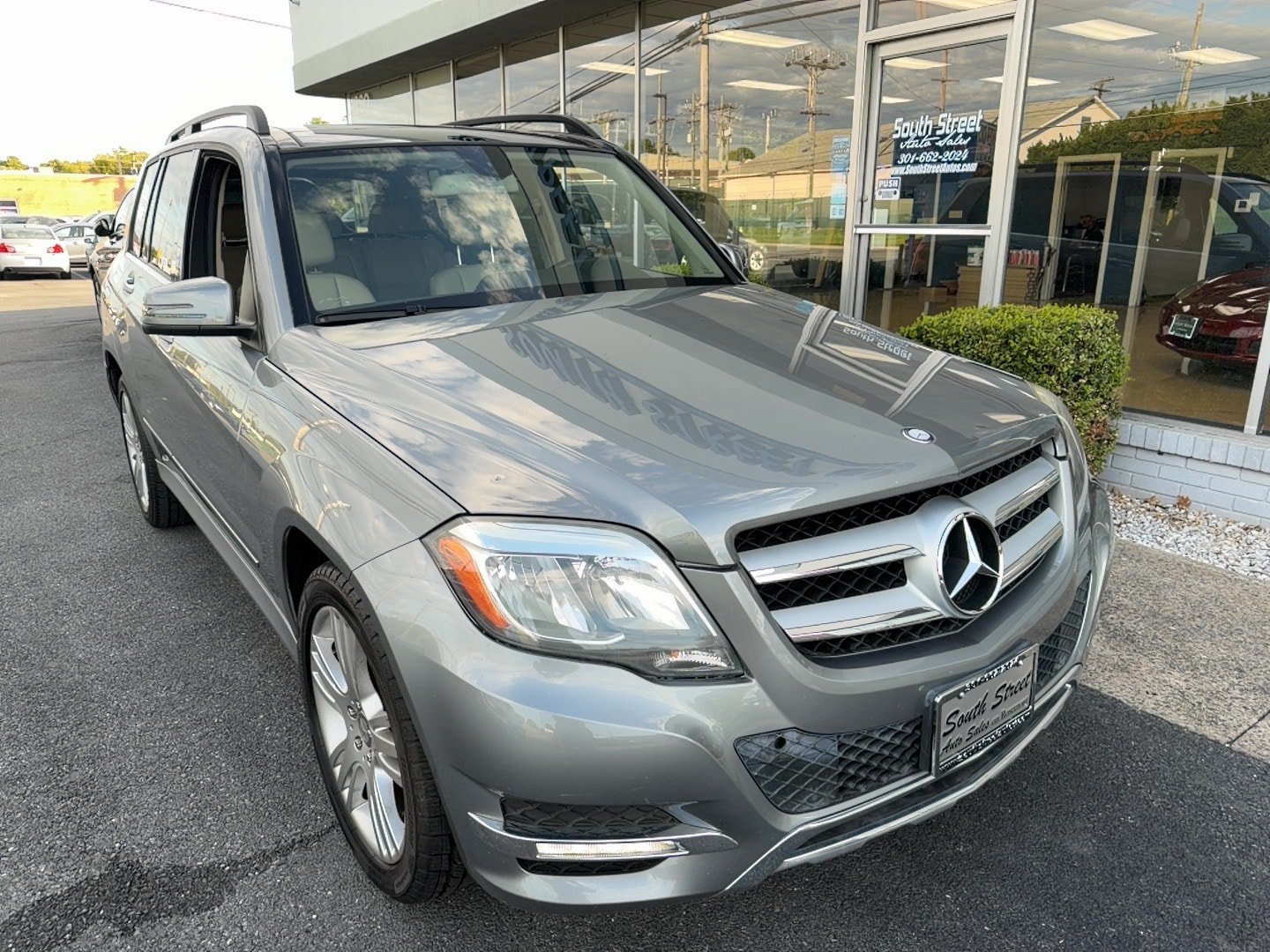 Used 2013 Mercedes-Benz GLK 350 4MATIC image 2