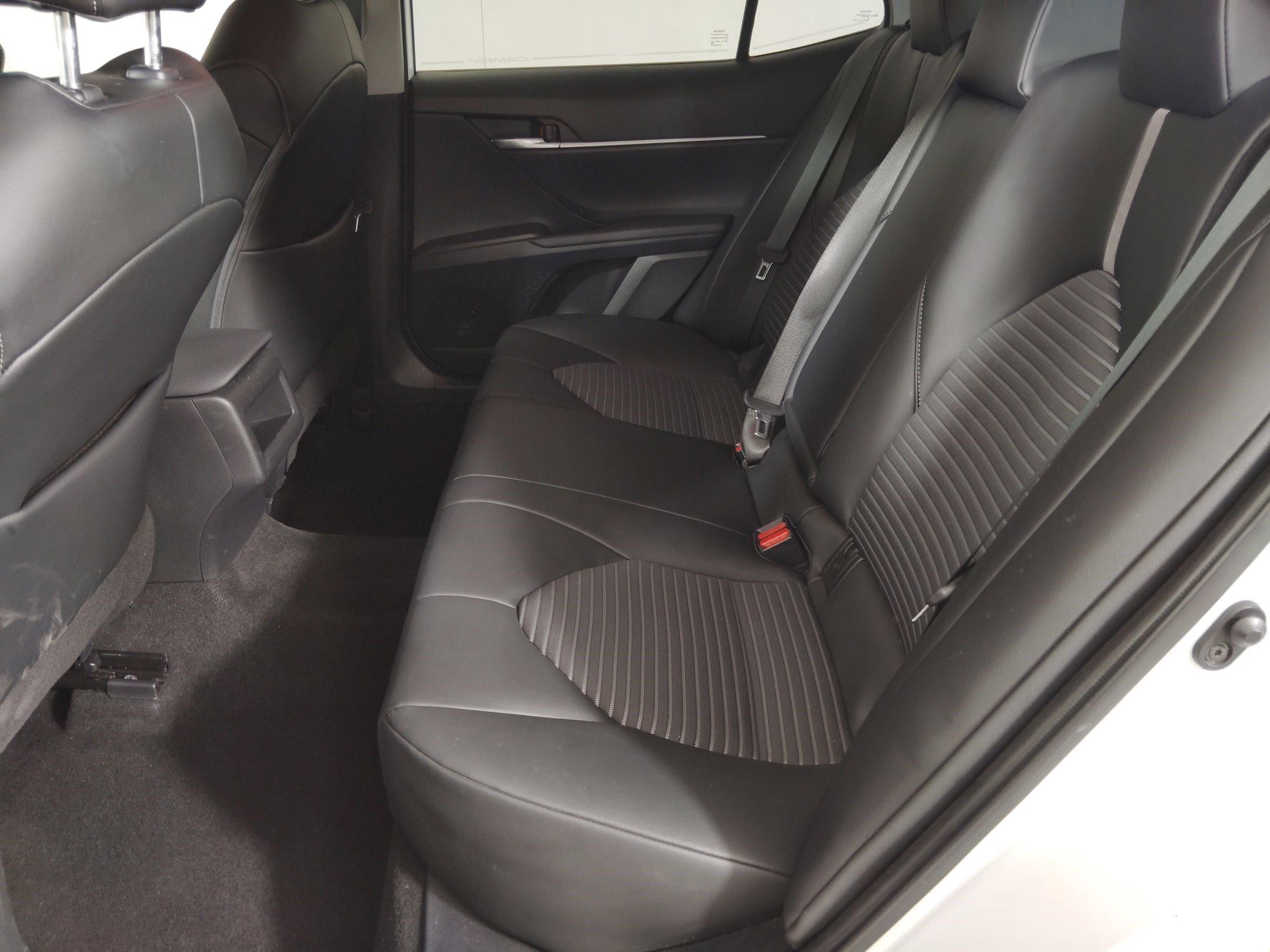 Used 2022 Toyota Camry SE image 14