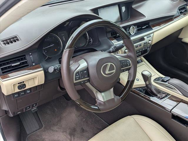Used 2016 Lexus ES 350 w/ Luxury Package w/Wood Trim FWD image 9