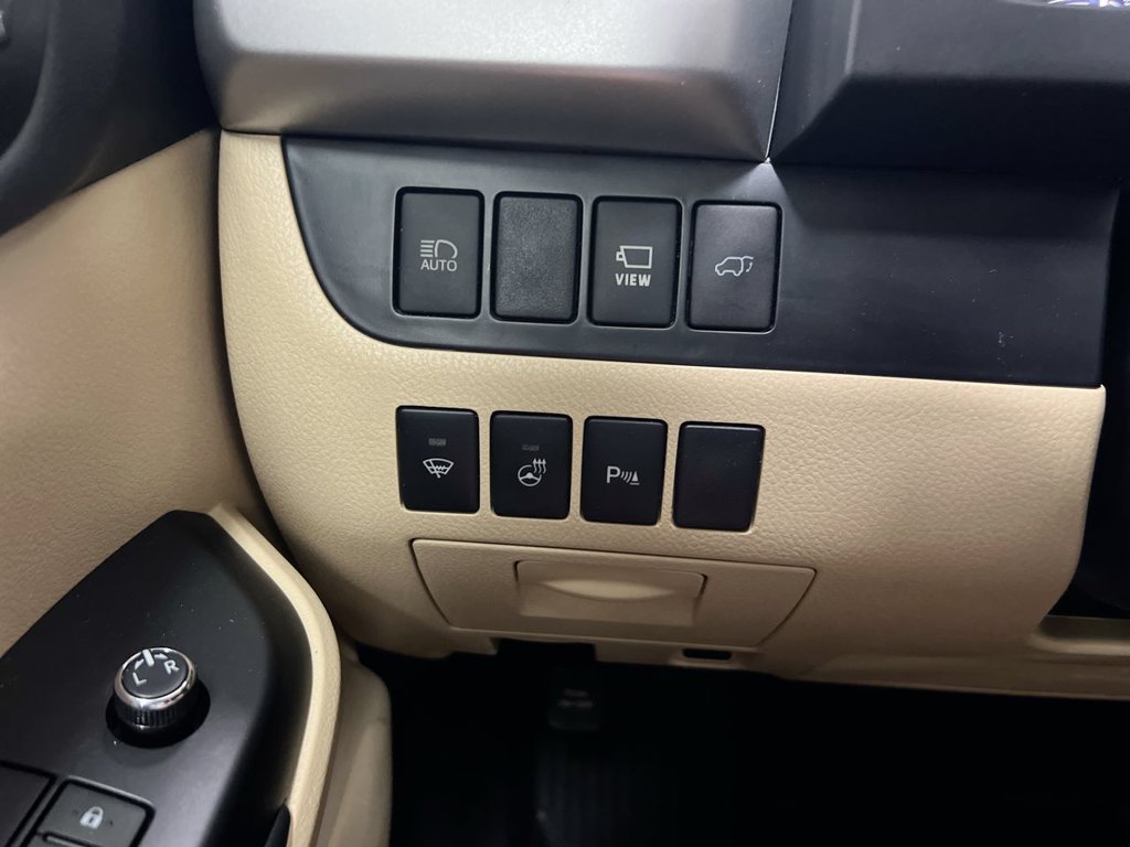 Used 2019 Toyota Highlander AWD Hybrid image 19