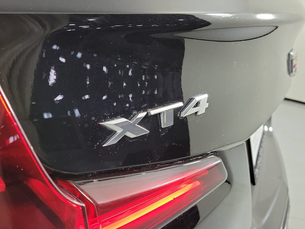 Used 2025 Cadillac XT4 Premium Luxury FWD image 5
