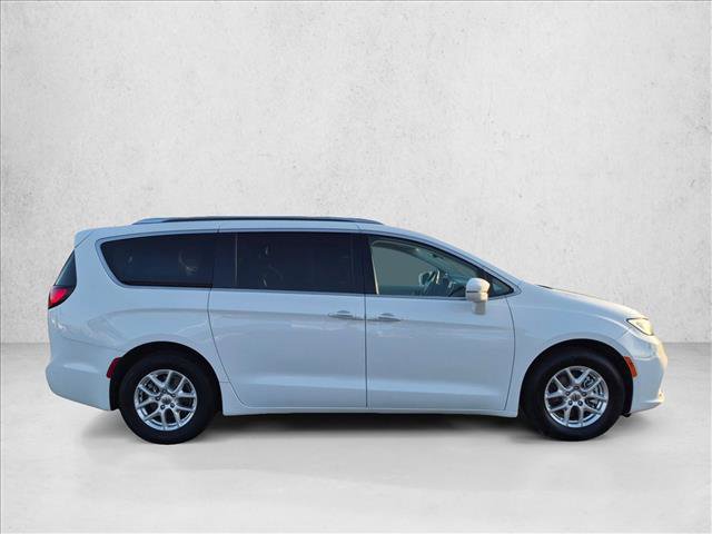 Used 2021 Chrysler Pacifica Touring-L w/ Uconnect Theater Family Group FWD image 4