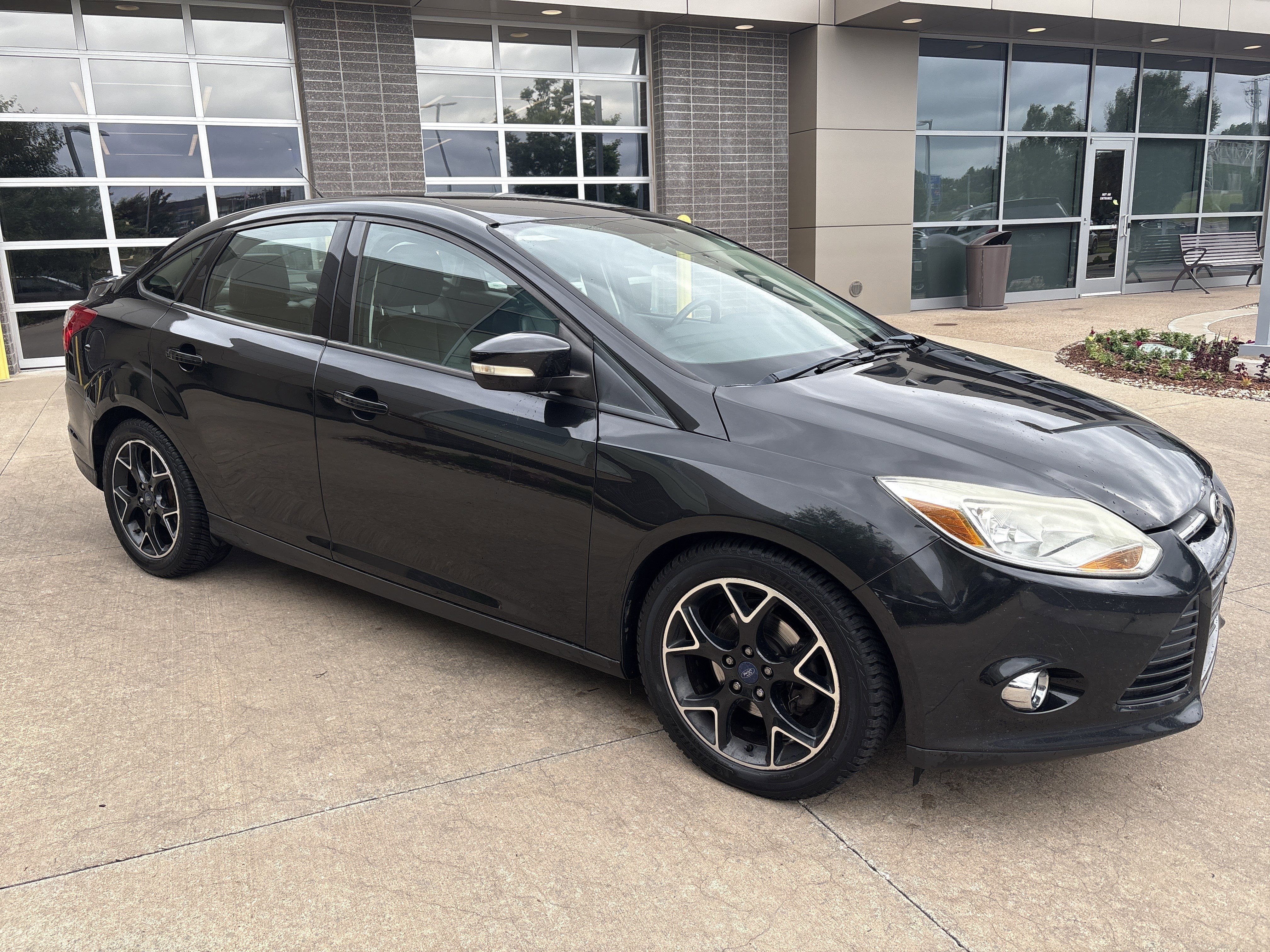 Used 2013 Ford Focus SE FWD image 2