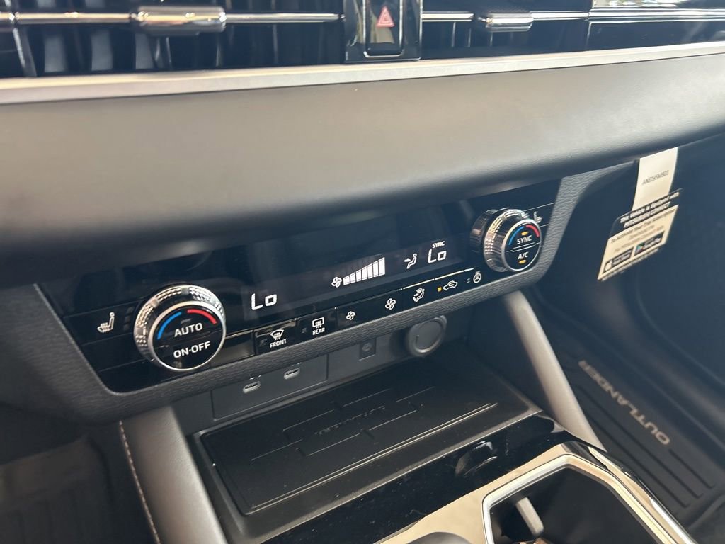 New 2026 Mitsubishi Outlander SE image 45