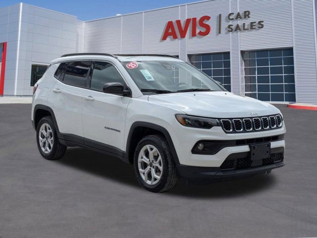 Used 2025 Jeep Compass Latitude w/ Sun & Sound Group image 3