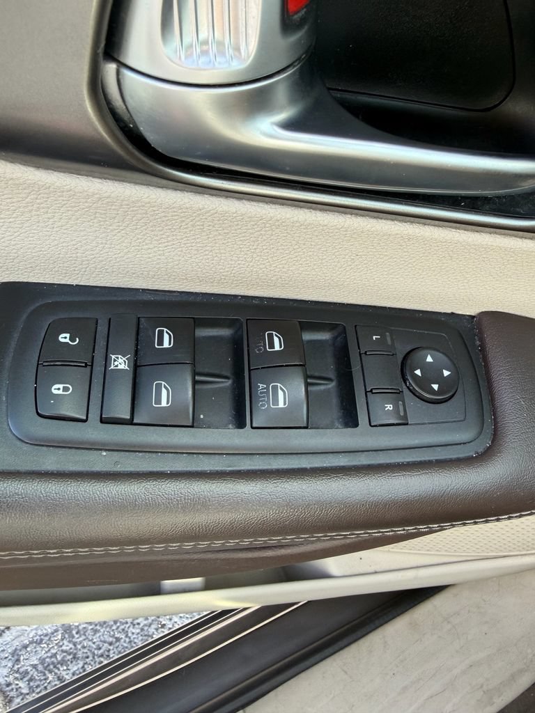 Used 2017 Chrysler Pacifica Touring w/ Tire & Wheel Group FWD image 34