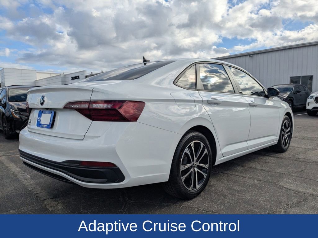 Used 2024 Volkswagen Jetta Sport image 4