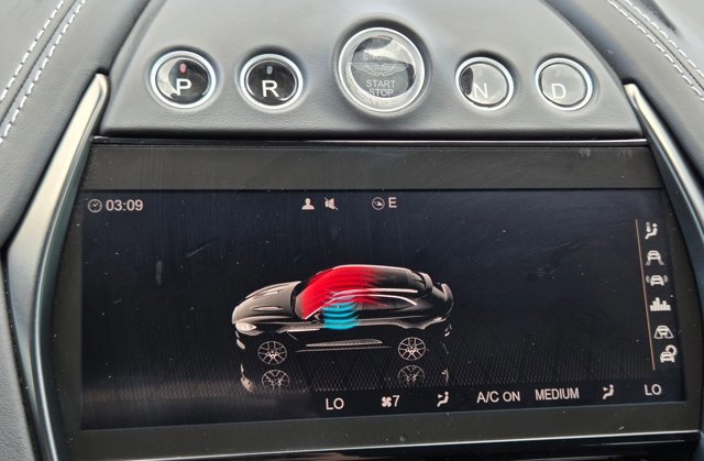 Used 2021 Aston Martin DBX AWD/4WD image 13