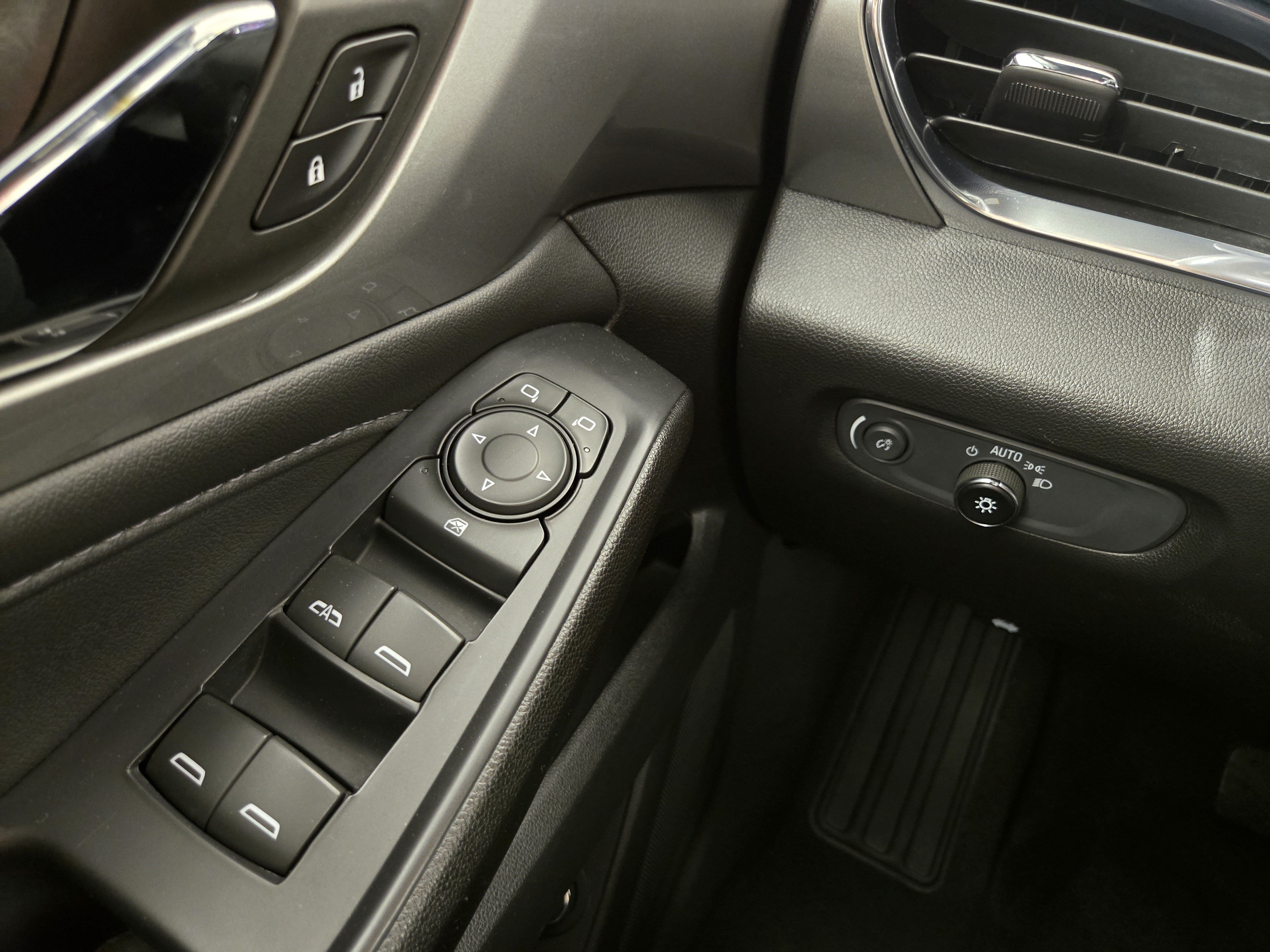 Certified 2022 Chevrolet Traverse LT AWD/4WD image 30