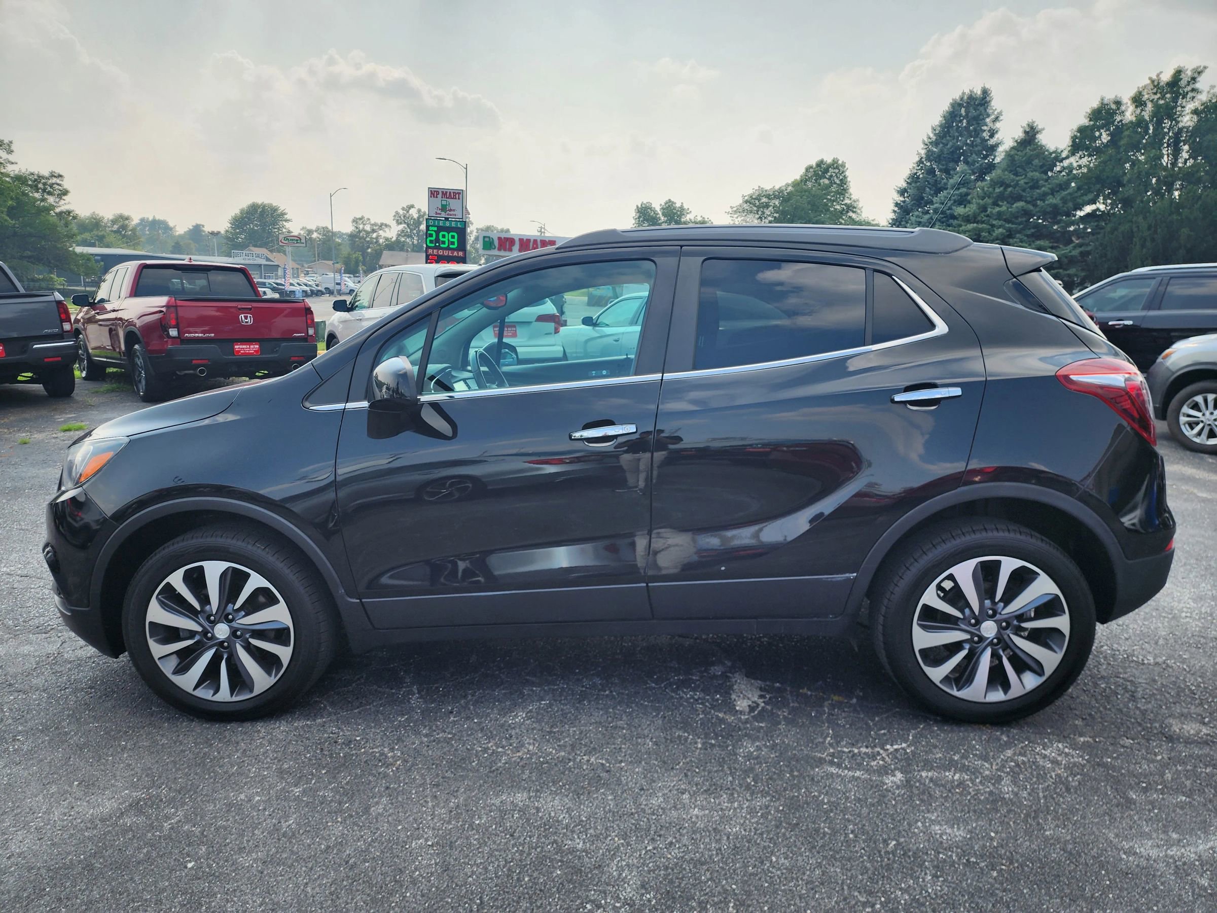 Used 2021 Buick Encore Preferred image 4